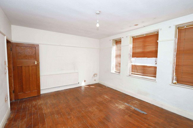 Flat 32, Broadway Court, Crouch End Hill, London, N8 8AD 8