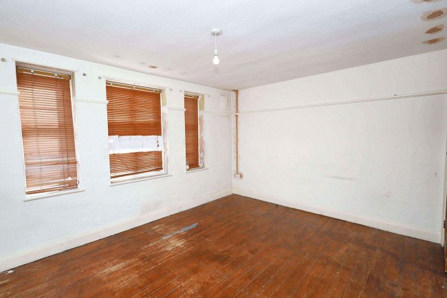 Flat 32, Broadway Court, Crouch End Hill, London, N8 8AD 8