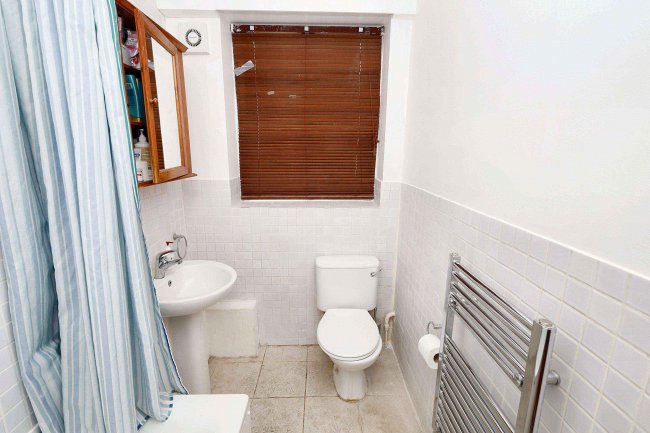 Flat 32, Broadway Court, Crouch End Hill, London, N8 8AD 8