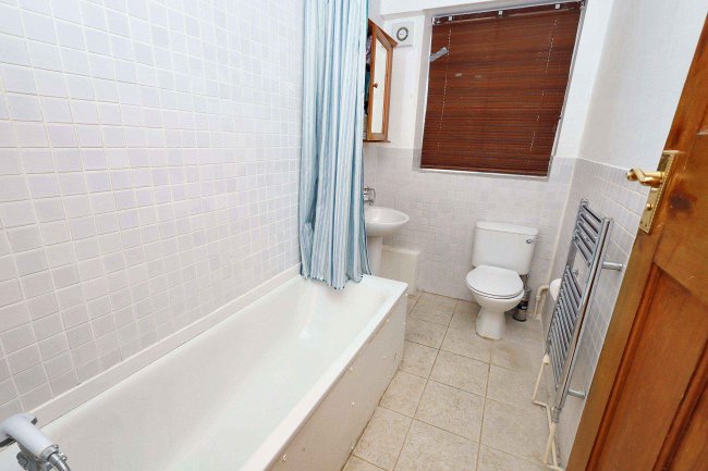 Flat 32, Broadway Court, Crouch End Hill, London, N8 8AD 8