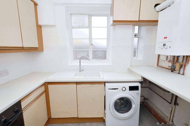 Flat 32, Broadway Court, Crouch End Hill, London, N8 8AD 8