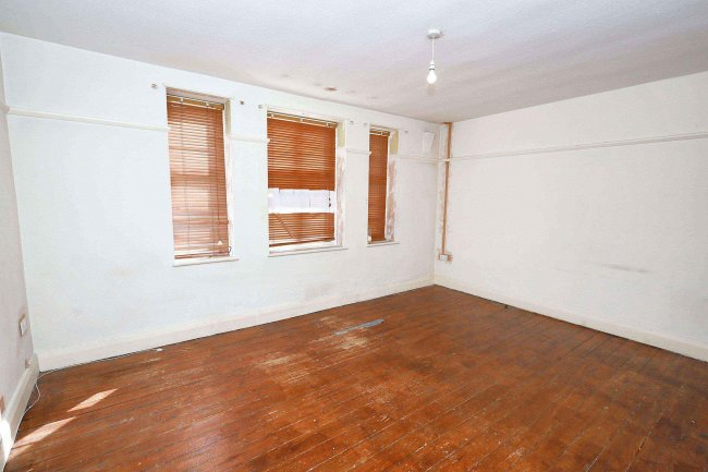 Flat 32, Broadway Court, Crouch End Hill, London, N8 8AD 8