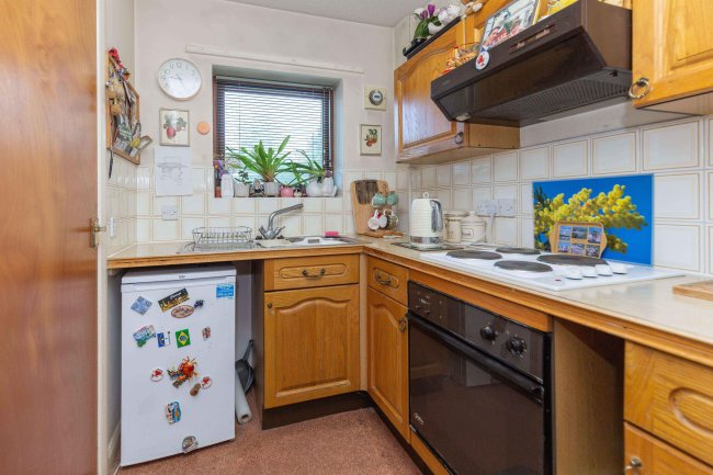 7 Langdale Close, Clifford Avenue, East Sheen, London, SW14 7BZ 2