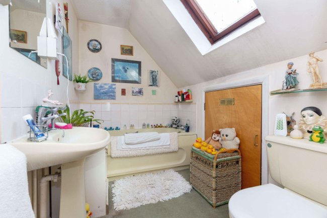 7 Langdale Close, Clifford Avenue, East Sheen, London, SW14 7BZ 2