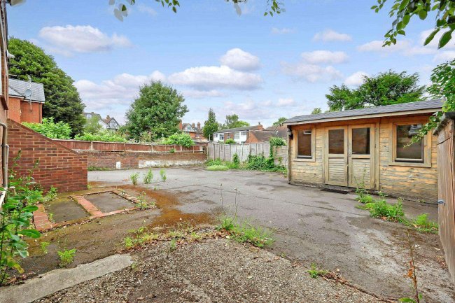 17 Hardinge Road, Ashford, TN24 8HB 27