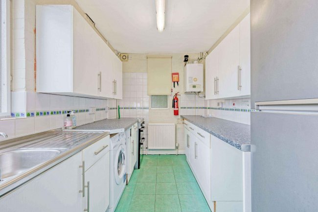 17 Hardinge Road, Ashford, TN24 8HB 27