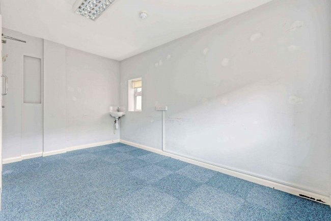 17 Hardinge Road, Ashford, TN24 8HB 27