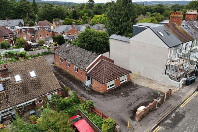 17 Hardinge Road, Ashford, TN24 8HB 27