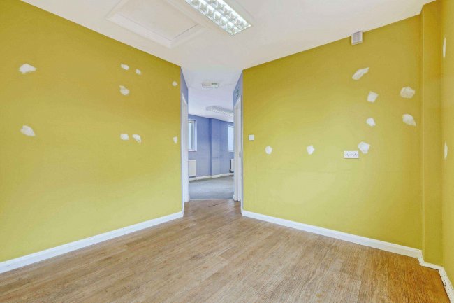 17 Hardinge Road, Ashford, TN24 8HB 27