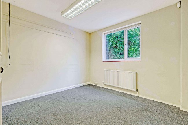 17 Hardinge Road, Ashford, TN24 8HB 27