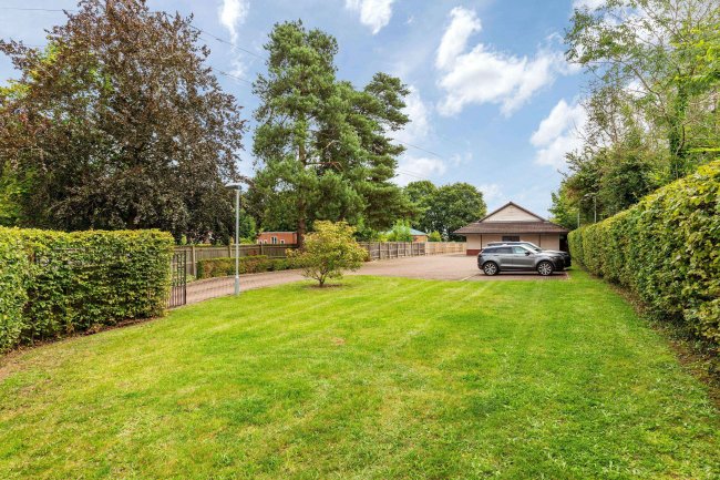 20 Pitts Lane, Earley, Reading, Berkshire RG6 1BT 8