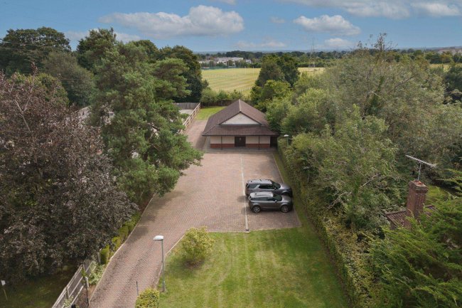 20 Pitts Lane, Earley, Reading, Berkshire RG6 1BT 8