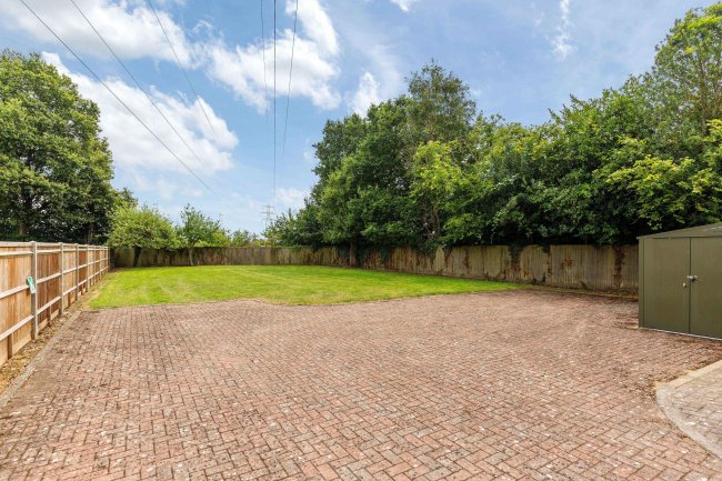 20 Pitts Lane, Earley, Reading, Berkshire RG6 1BT 8