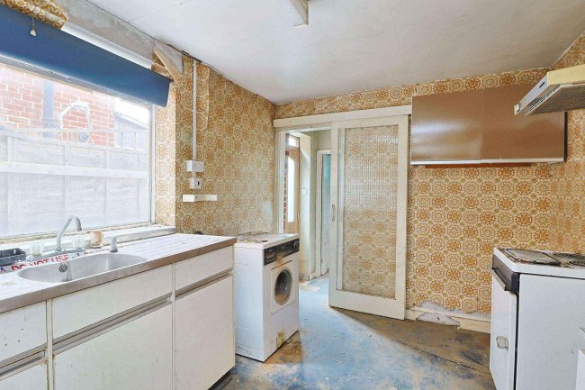 98 Imperial Avenue, Shirley, Southampton, SO15 8PZ 3