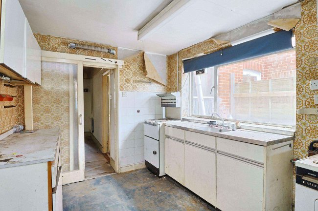 98 Imperial Avenue, Shirley, Southampton, SO15 8PZ 3