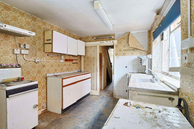 98 Imperial Avenue, Shirley, Southampton, SO15 8PZ 3