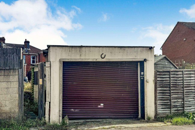 98 Imperial Avenue, Shirley, Southampton, SO15 8PZ 3