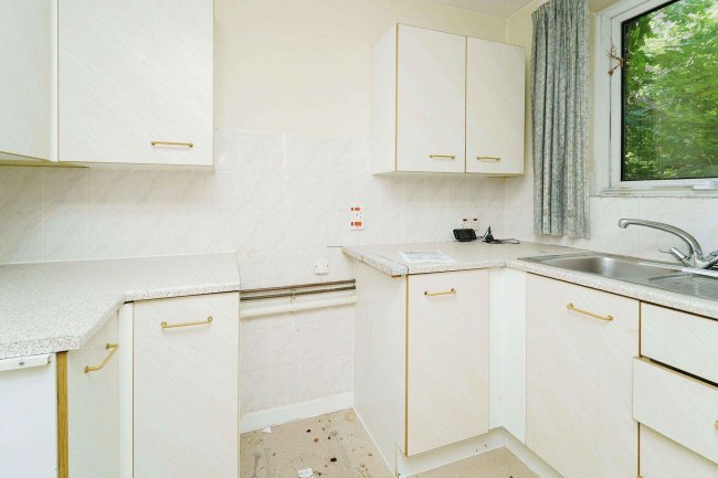 Meller House, Oakbank Road, Bishopstoke, Eastleigh SO50 6HF 3