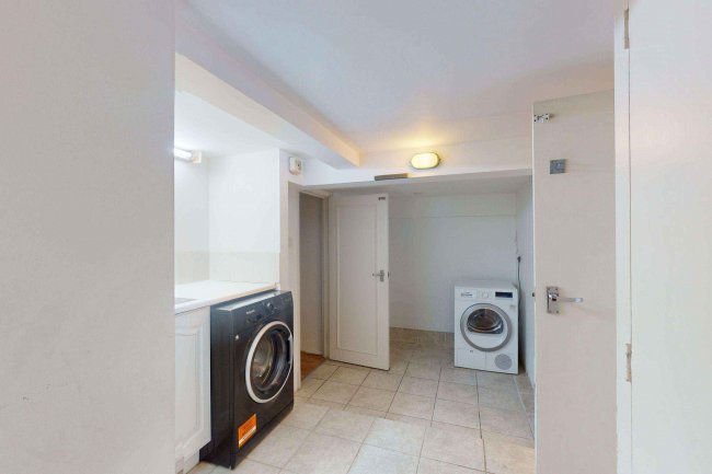 95 Addison Gardens, London, W14 0DT 10