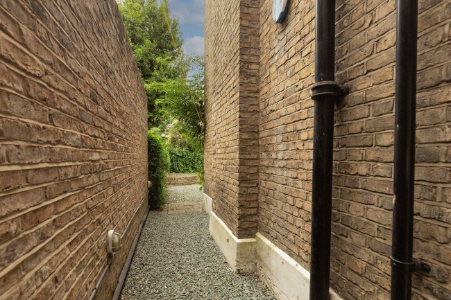 95 Addison Gardens, London, W14 0DT 10