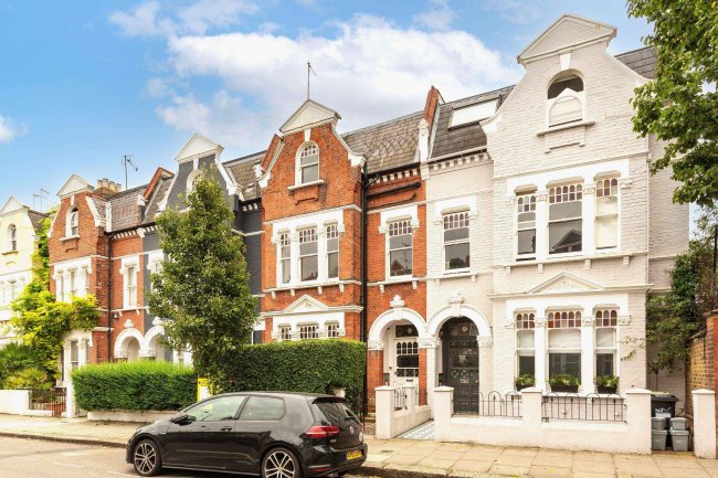 95 Addison Gardens, London, W14 0DT 10