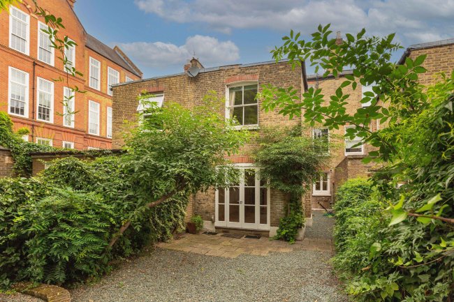 95 Addison Gardens, London, W14 0DT 10