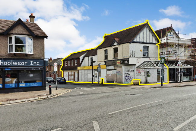 196 Cheam Common Road, Worcester Park, Surrey, KT4 8QW 1