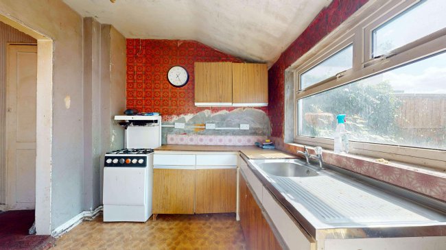 31 Kenlor Road, Tooting, London, SW17 0DG 6