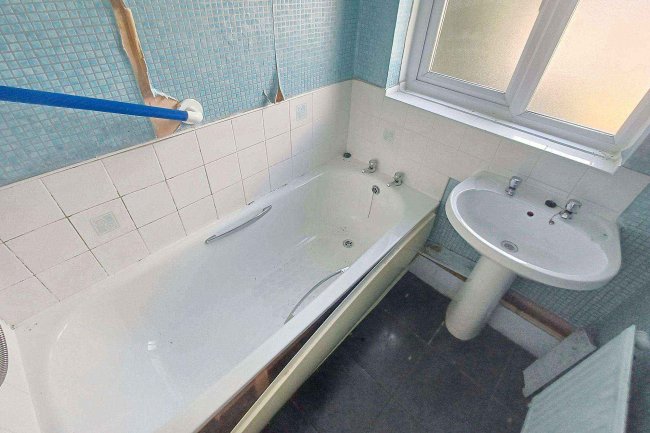 19 Talkin Drive, Middleton, Manchester, M24 5LS 10