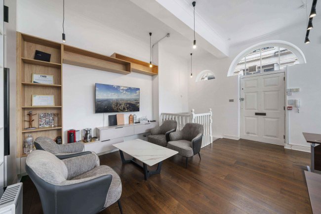 19 Douglas Street, London SW1P 4PA 1