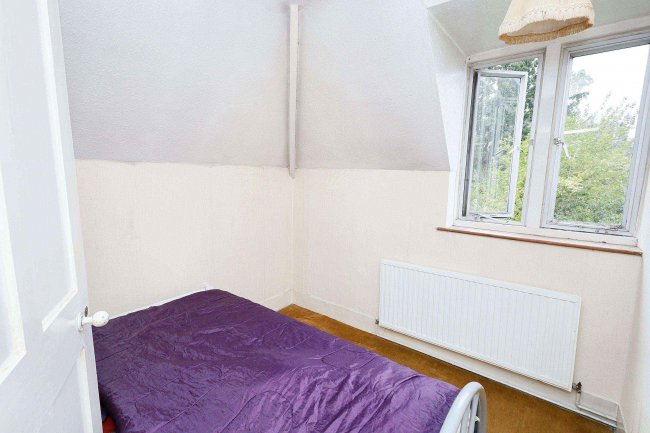 44 Goldsmith Lane, Roe Green Village, Kingsbury, London NW9 9AS 6