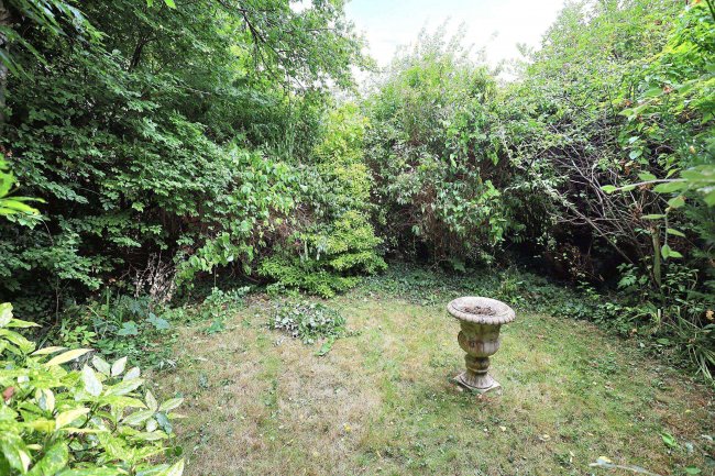 44 Goldsmith Lane, Roe Green Village, Kingsbury, London NW9 9AS 6