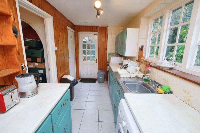 44 Goldsmith Lane, Roe Green Village, Kingsbury, London NW9 9AS 6