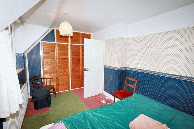 44 Goldsmith Lane, Roe Green Village, Kingsbury, London NW9 9AS 6