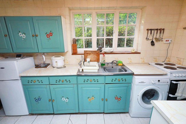 44 Goldsmith Lane, Roe Green Village, Kingsbury, London NW9 9AS 6