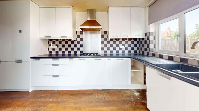 26 Marlowe Square, Mitcham, CR4 1DT 9