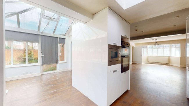 26 Marlowe Square, Mitcham, CR4 1DT 9