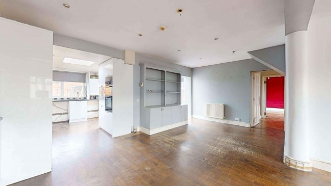 26 Marlowe Square, Mitcham, CR4 1DT 9