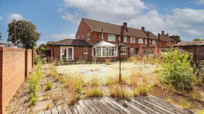 26 Marlowe Square, Mitcham, CR4 1DT 9