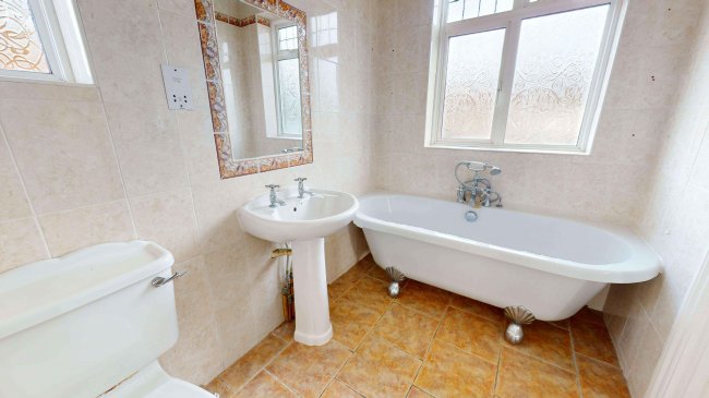 26 Marlowe Square, Mitcham, CR4 1DT 9