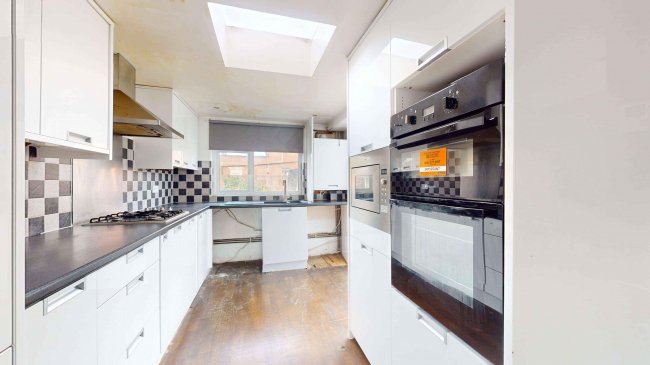 26 Marlowe Square, Mitcham, CR4 1DT 9