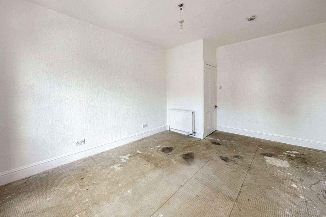 Flat 2, 5 Highfield, Scarborough YO12 4AW 2