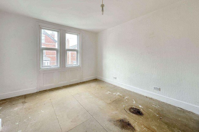 Flat 2, 5 Highfield, Scarborough YO12 4AW 2