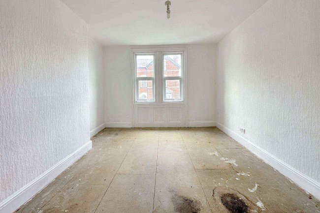 Flat 2, 5 Highfield, Scarborough YO12 4AW 2