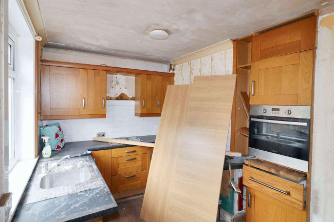 84 Oakwood Avenue, Wakefield, WF2 9JU 10