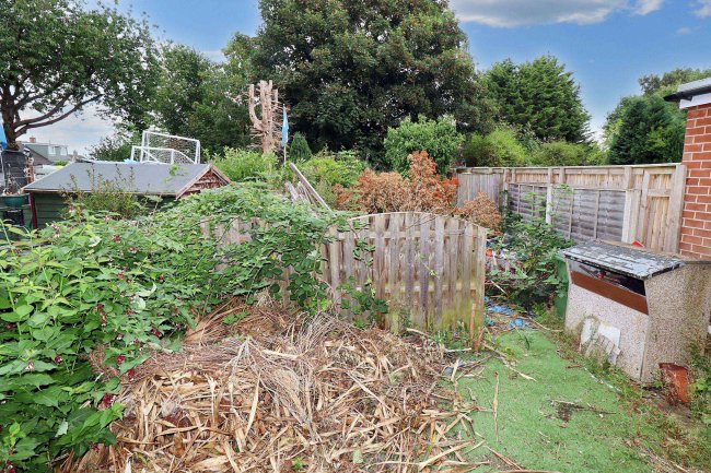 84 Oakwood Avenue, Wakefield, WF2 9JU 10