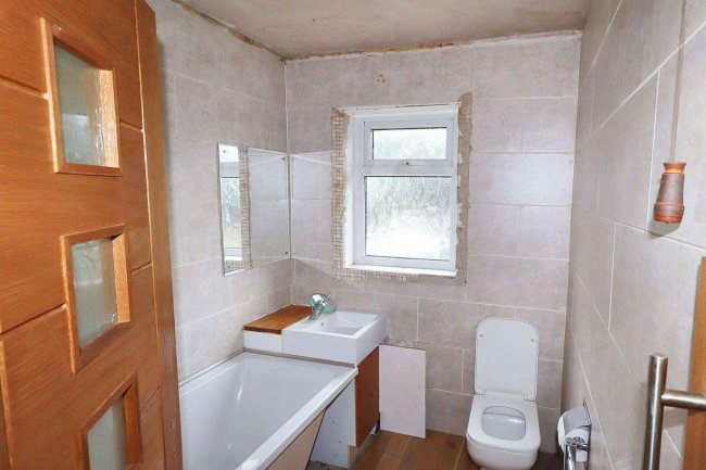 84 Oakwood Avenue, Wakefield, WF2 9JU 10