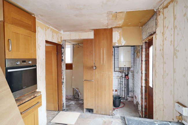 84 Oakwood Avenue, Wakefield, WF2 9JU 10