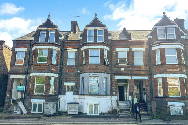 Flat 3, 61 Castle Street, Luton LU1 3AG 2