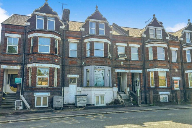 Flat 3, 61 Castle Street, Luton LU1 3AG 2